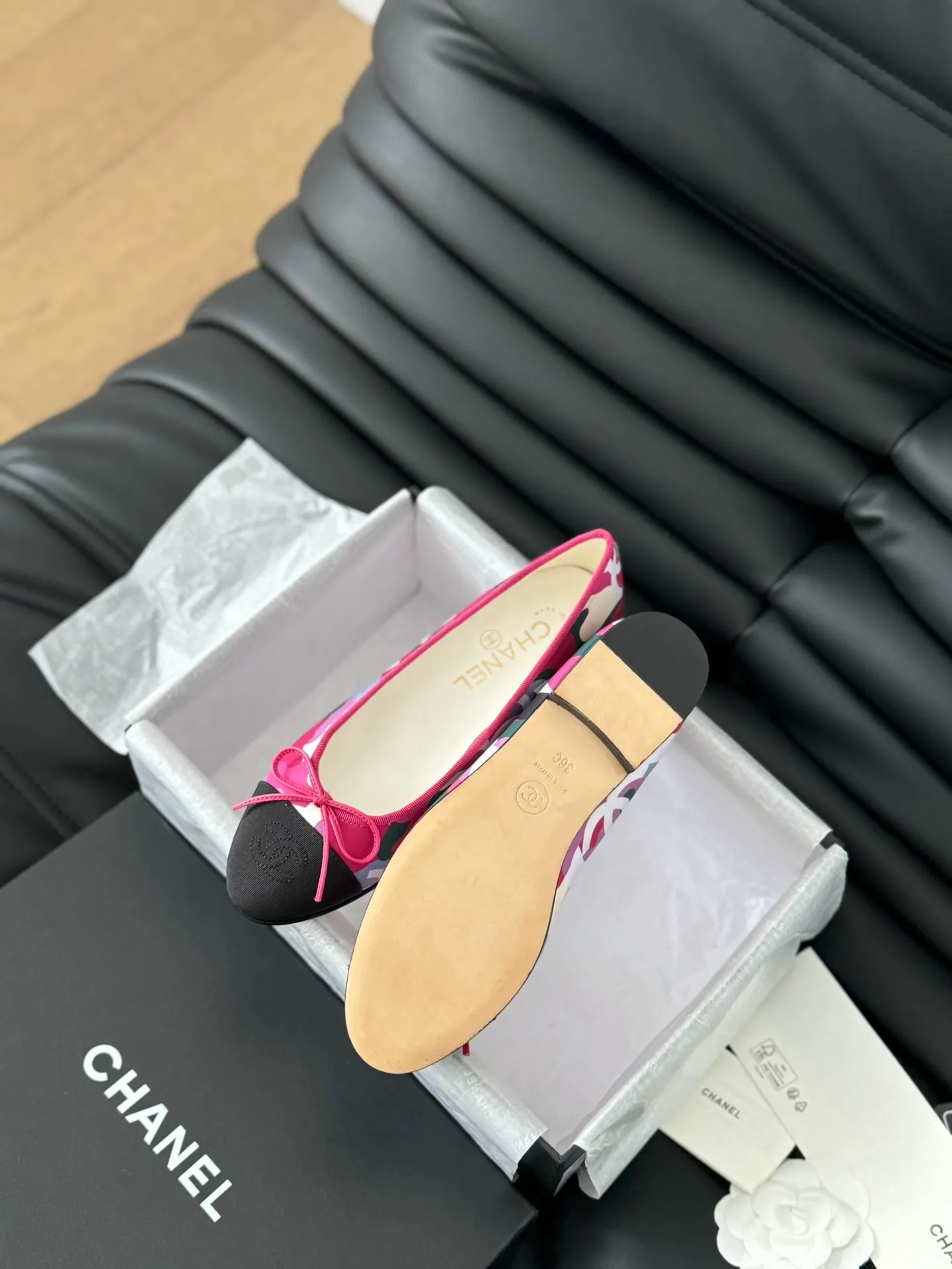 👟👟Ex-factory price 480👟👟 Purchasing-grade Chanel new color ballet shoes, original 1:1 replica, a classic among classics, perfect whether paired with trousers or skirts. The small round toe design is very good at modifying the foot shape, a must-have for little fairies! Heel height: 2.5cm Size: 35-41 (40/41/42/43 customized, non-refundable)